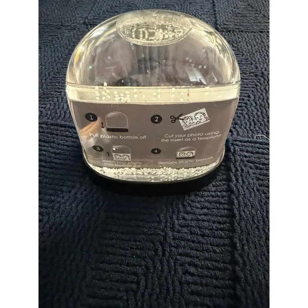 N/A snow globe