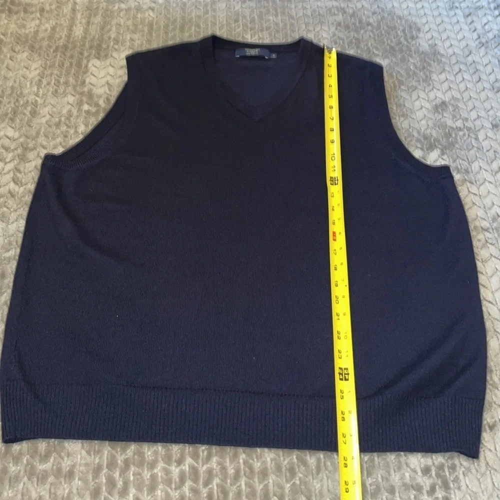 J. Crew 100% Merino Wool V Neck Sweater Vest. Size‎ XL.