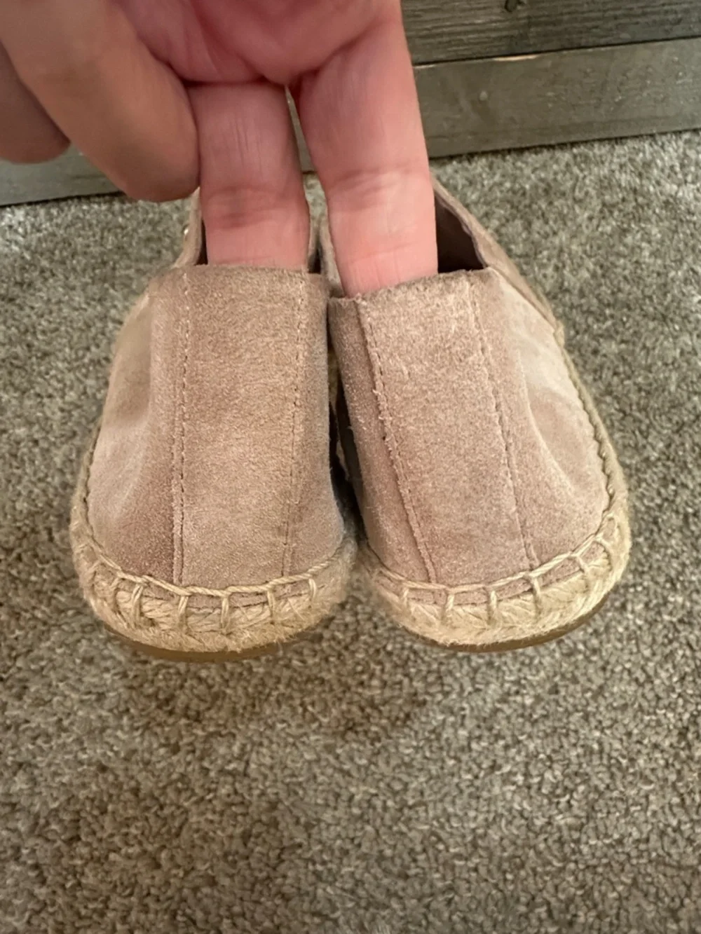 Tory Burch detailing pearls color