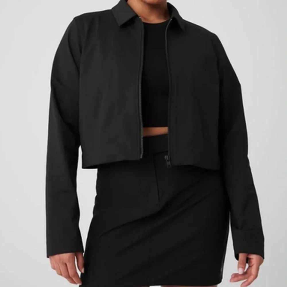 ALO Yoga style “cropped