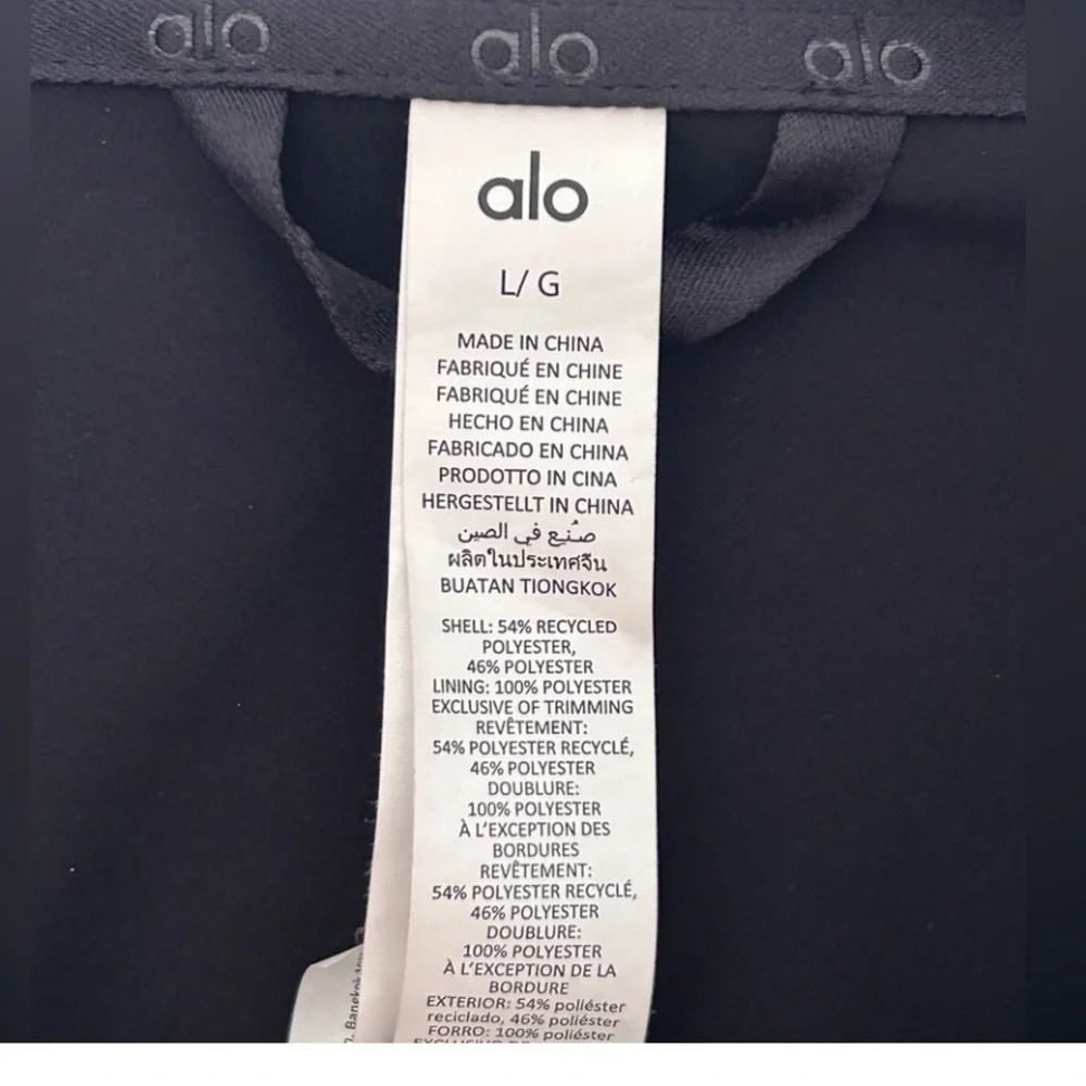 ALO Yoga style “cropped