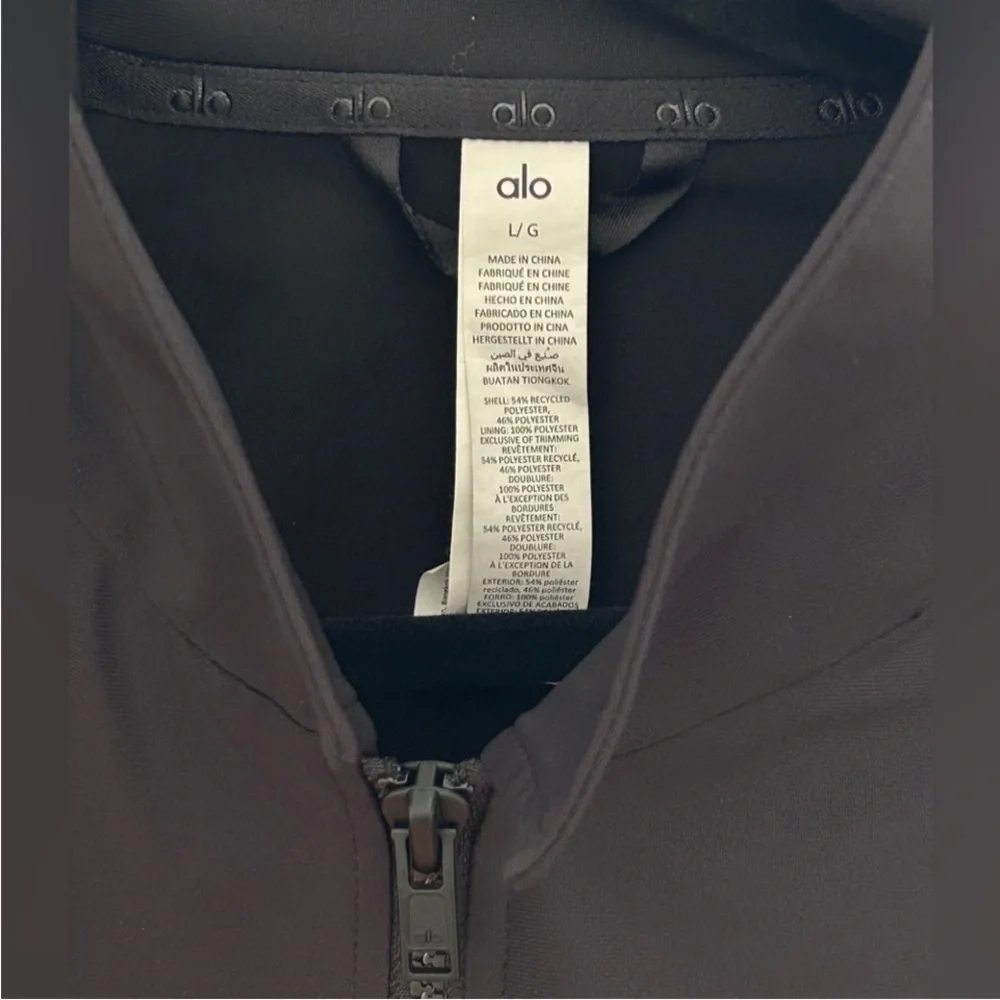 ALO Yoga style “cropped