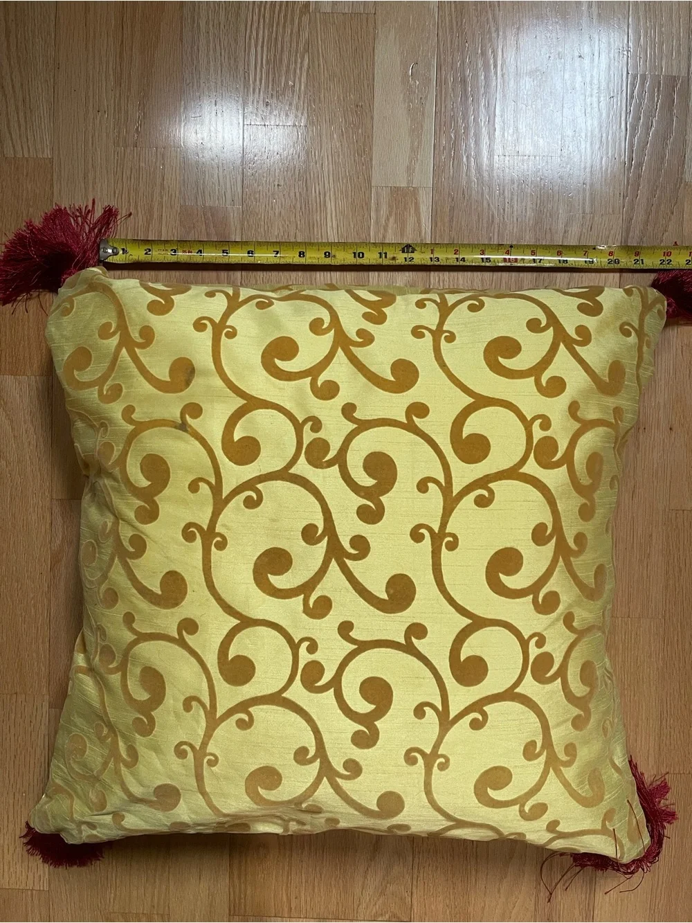 N/A yellow accent