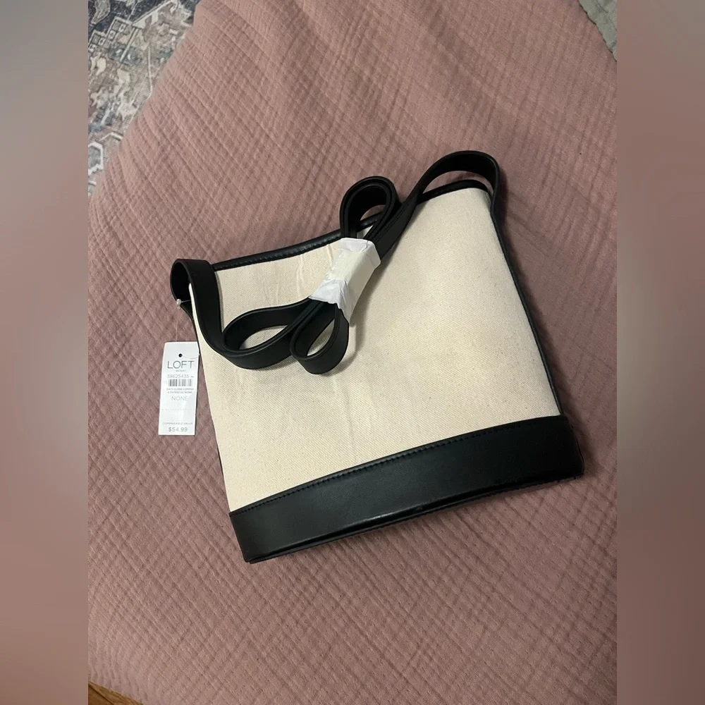 LOFT outlet canvas