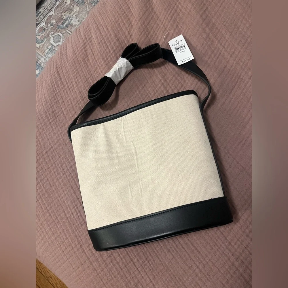 LOFT outlet canvas