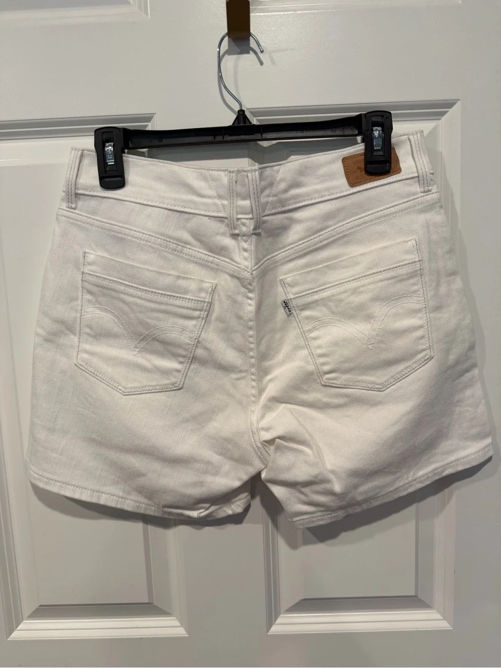 Levis classic white