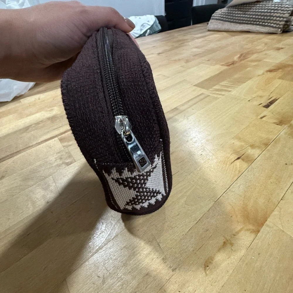 etihad cosmetic hobo new