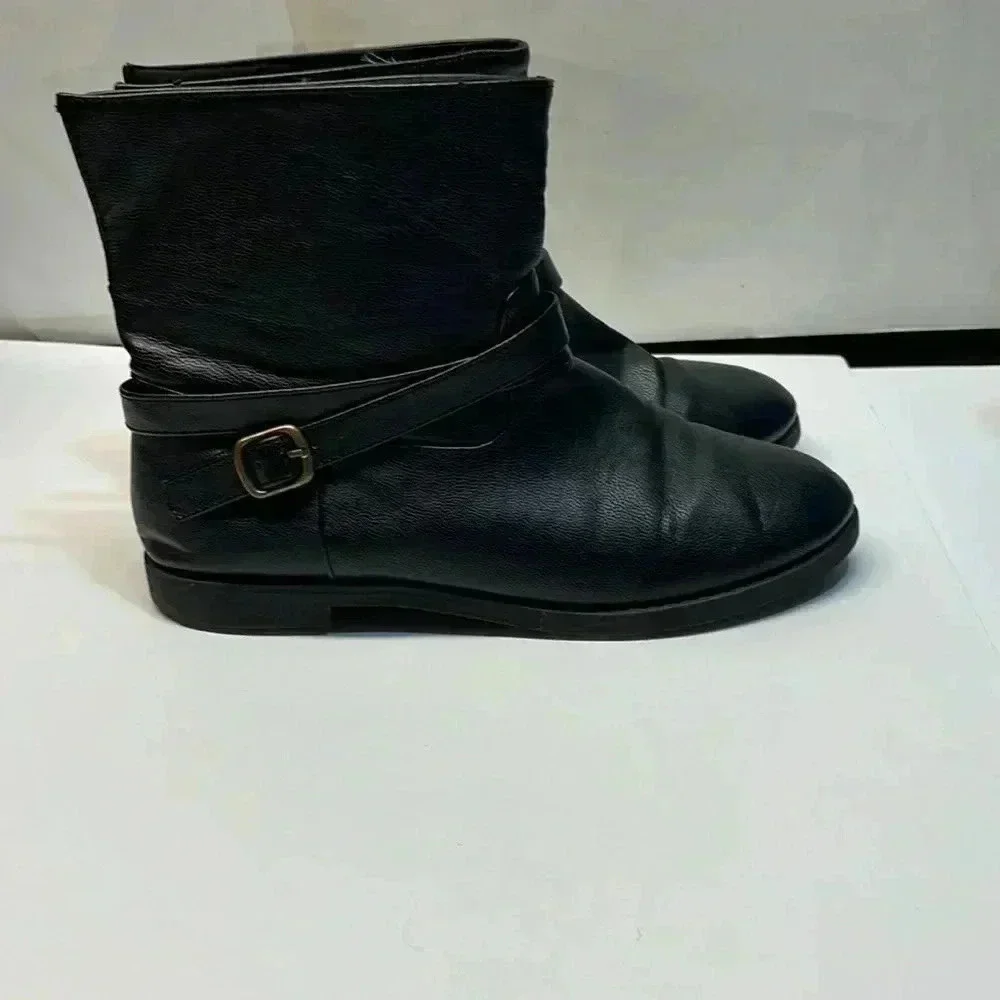 GAP black biker boot size 5