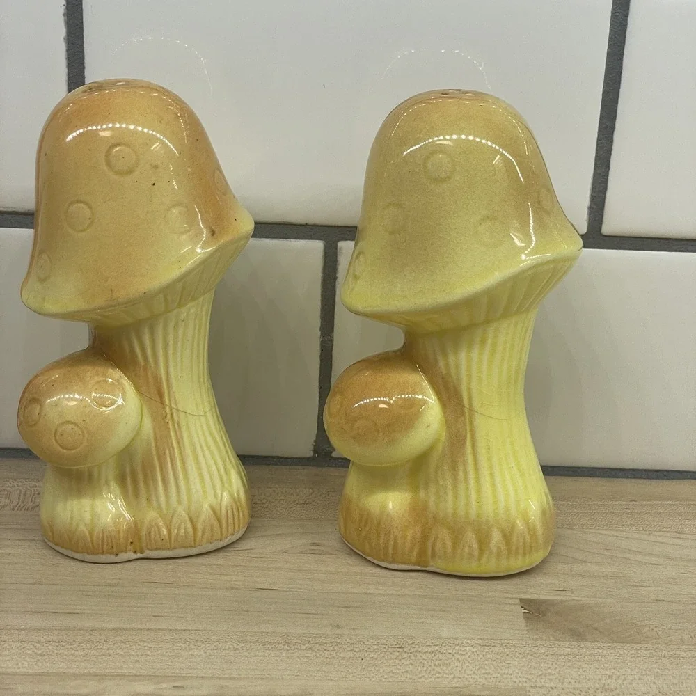 Vintage Mushroom‎ Salt and Pepper Shakers Made in Japan Yellow FLAWS 60s Yellow