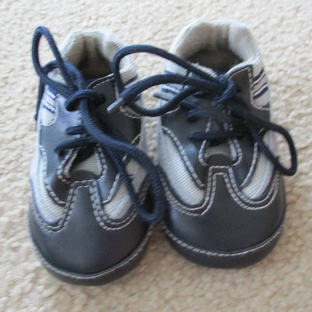 Unbranded sneaker tennis
