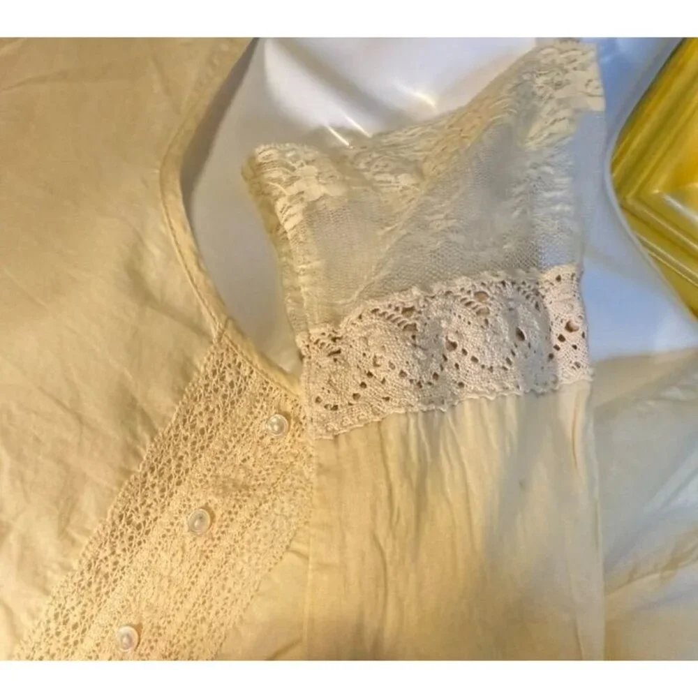 J. Gill Ivory Tunic Blouse With Lace Accents‎ & Button Details Modern Edwardian