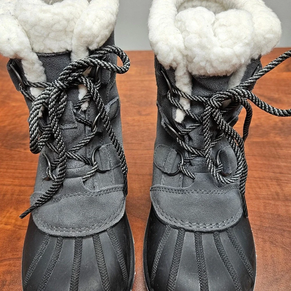 Cat & Jack Gray Faux Fur Thermolite Lace Up Winter Snow Boots Kids Size 1