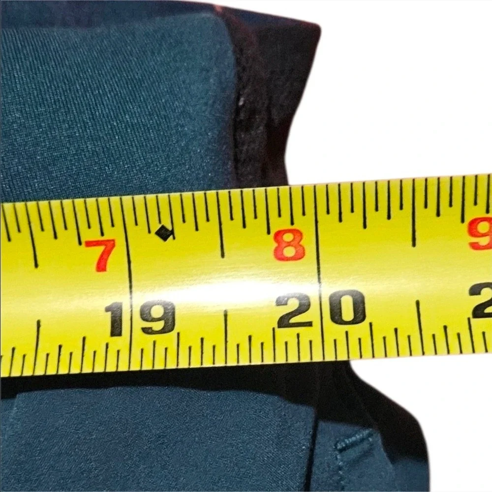 Under Armour branded waistband moisture