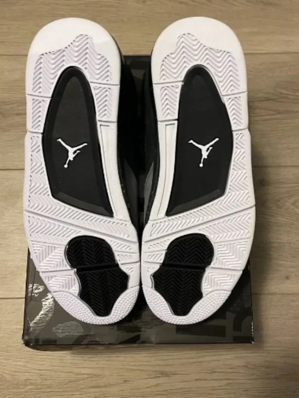 Air Jordan 4 Retro “Fear” 2024