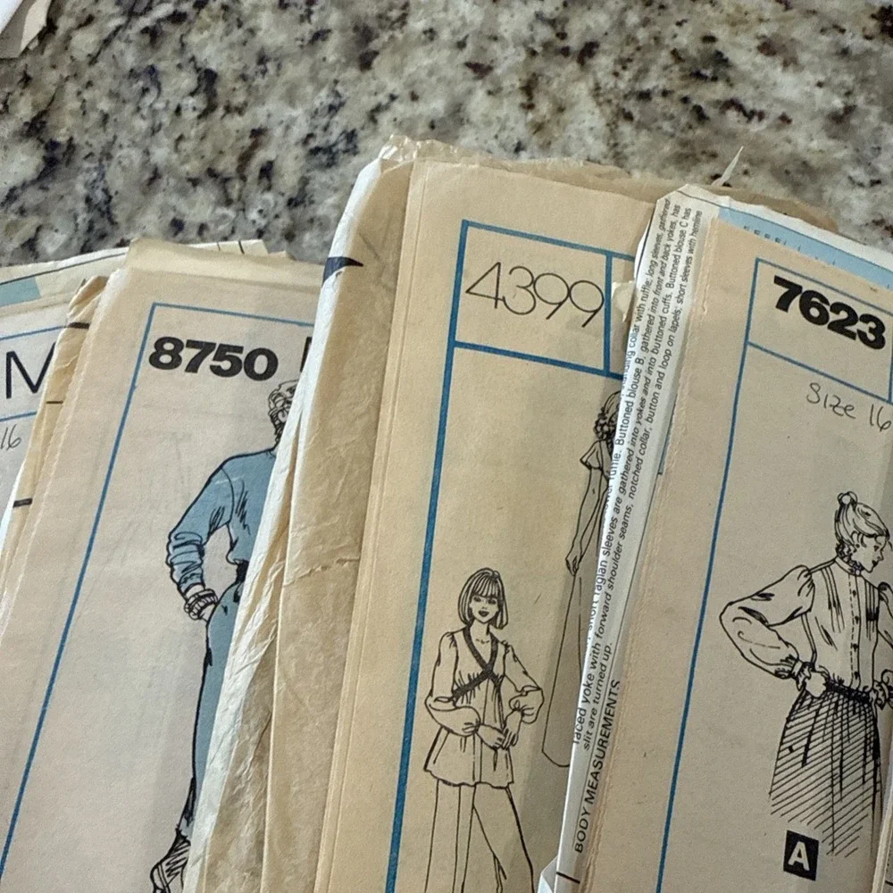 Lot Of 11 3 Are CutVintage.‎ Several  Very Sought After Patterns.  4047