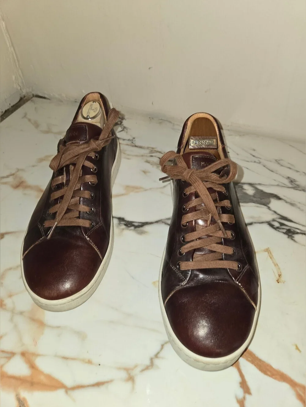 Magnanni color brown