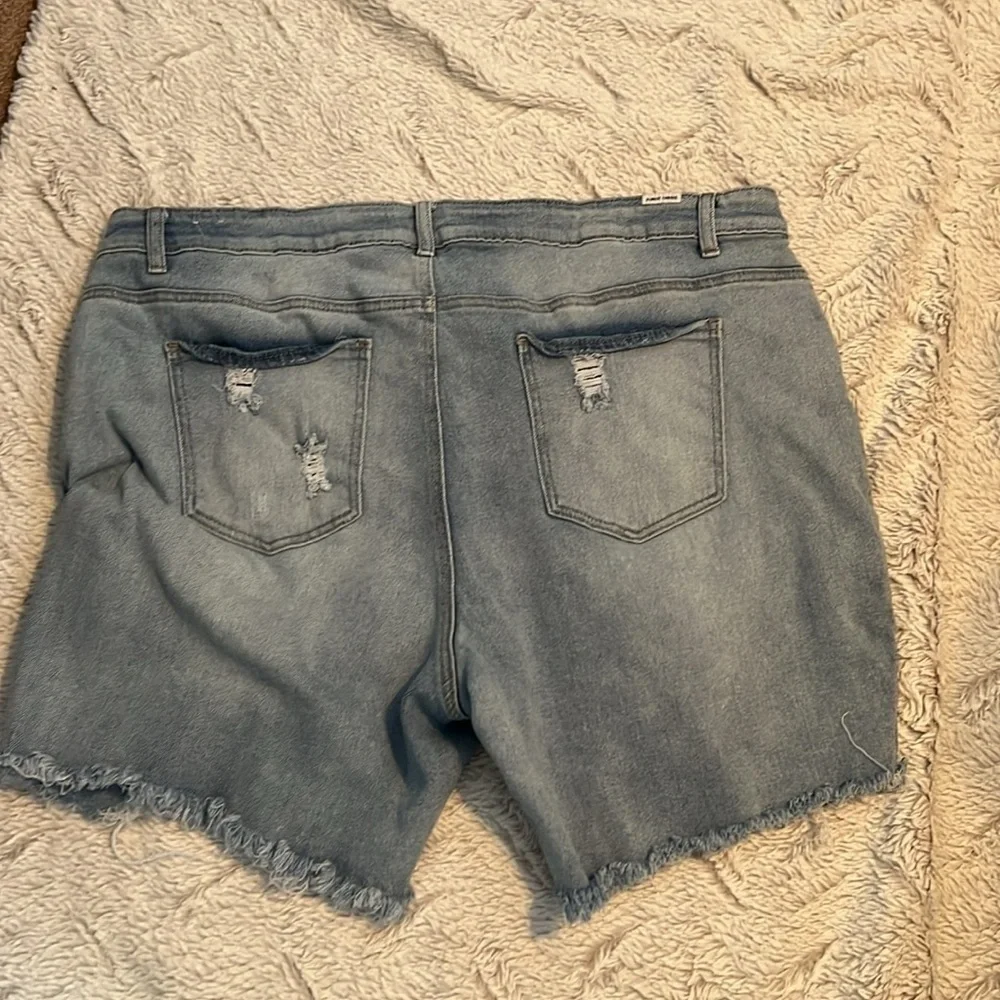 Almost Famous Frayed Hem Shorts Size 20