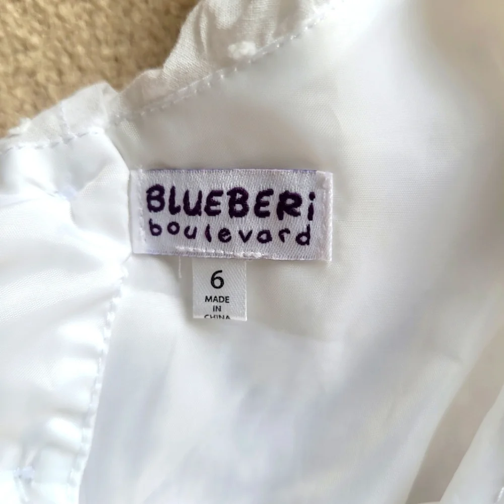Blueberi Boulevard charming white