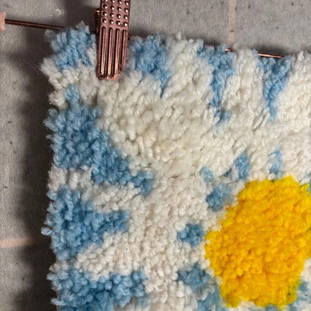 Vintage Handmade Latch Hook Daisy Flower Punch Needle Art Wall‎ Hanging Decor