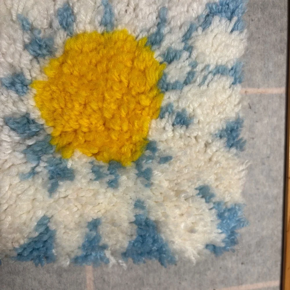 Vintage Handmade Latch Hook Daisy Flower Punch Needle Art Wall‎ Hanging Decor