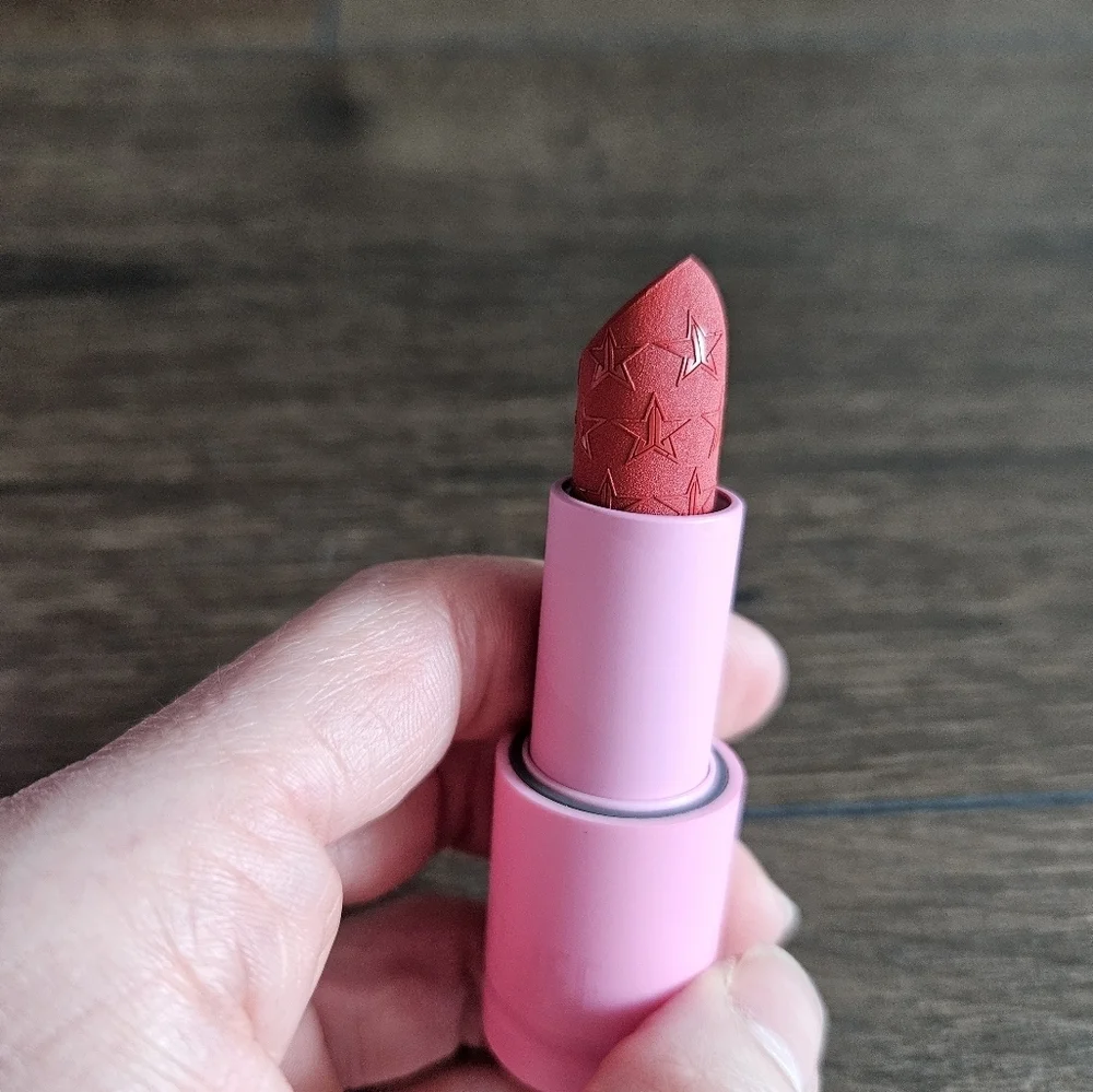 NIB Jeffree Star Velvet Trap Lipstick - Cherry Soda