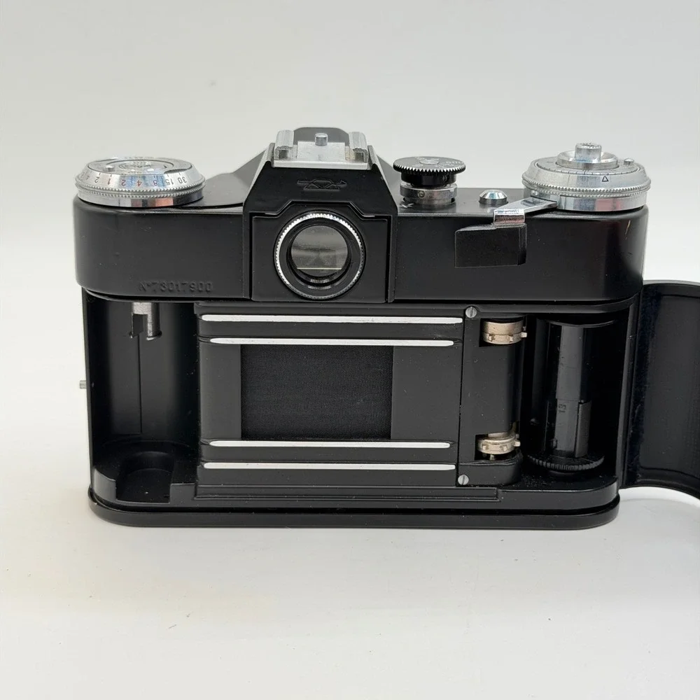 Zenit-E 35mm Film SLR Camera Body Black Soviet USSR M42 Mount Vintage 73017900