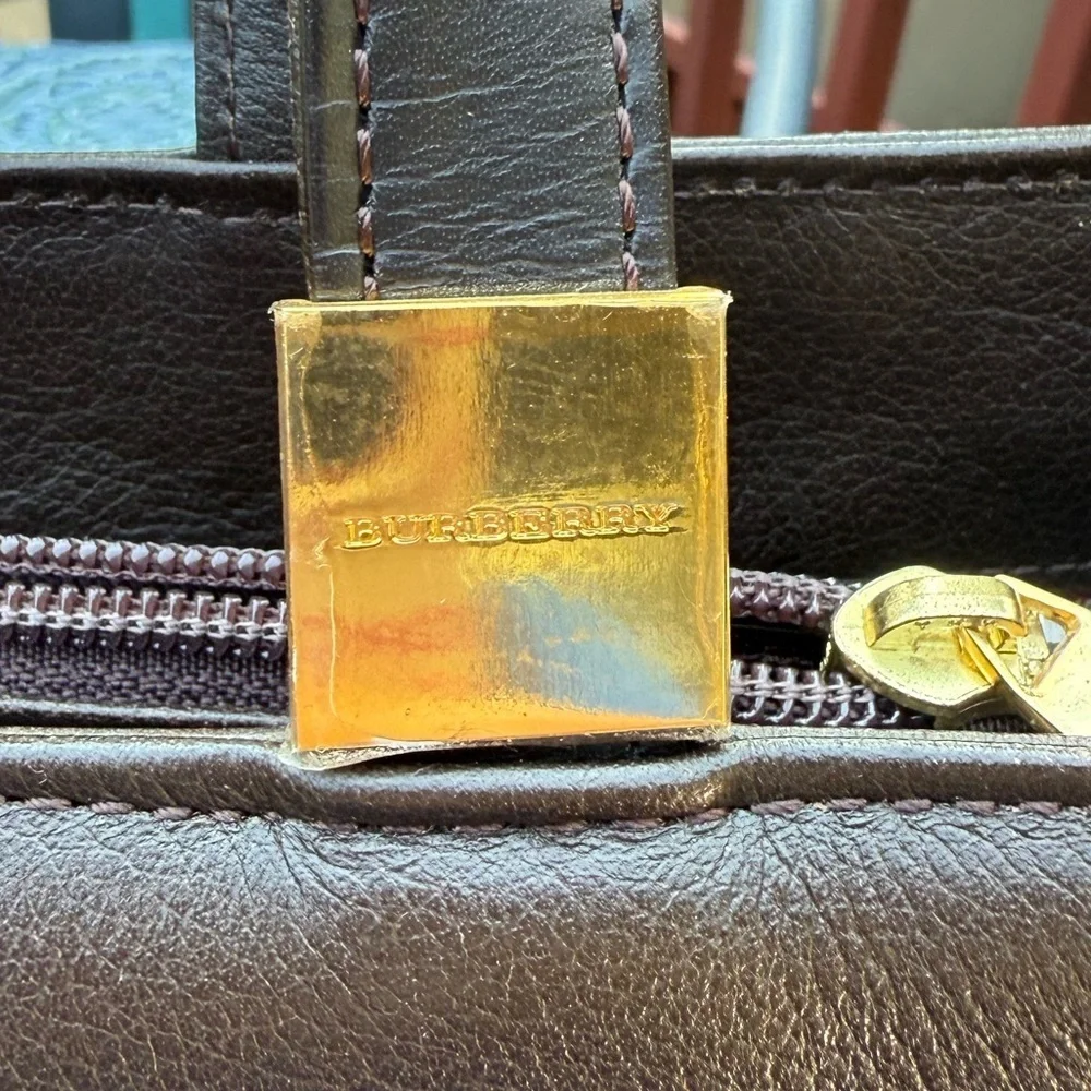 Burberry piece leather receive