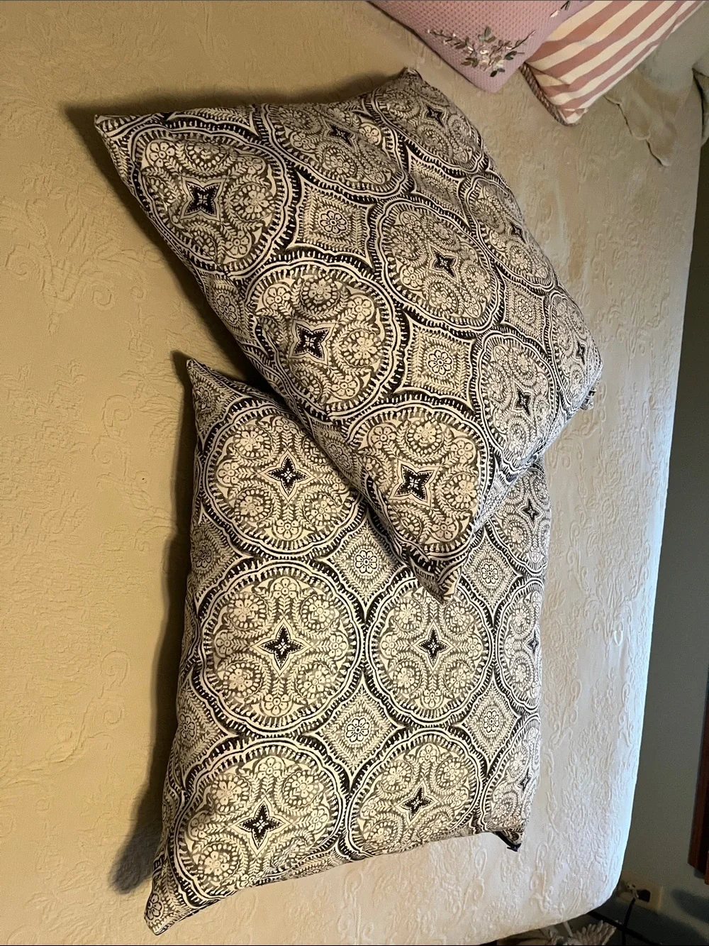 N/A classic medallion