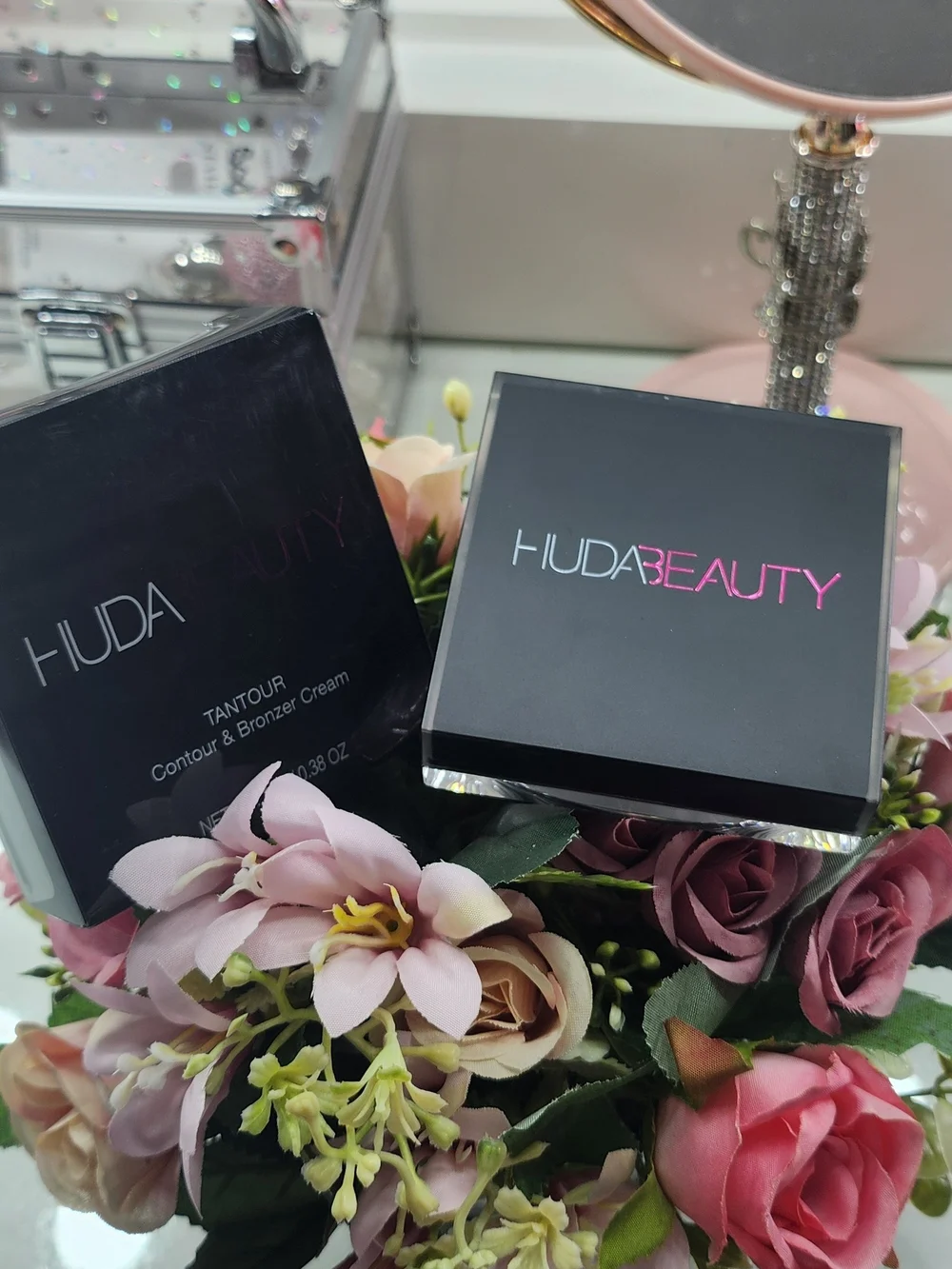 HUDA BEAUTY cream contour