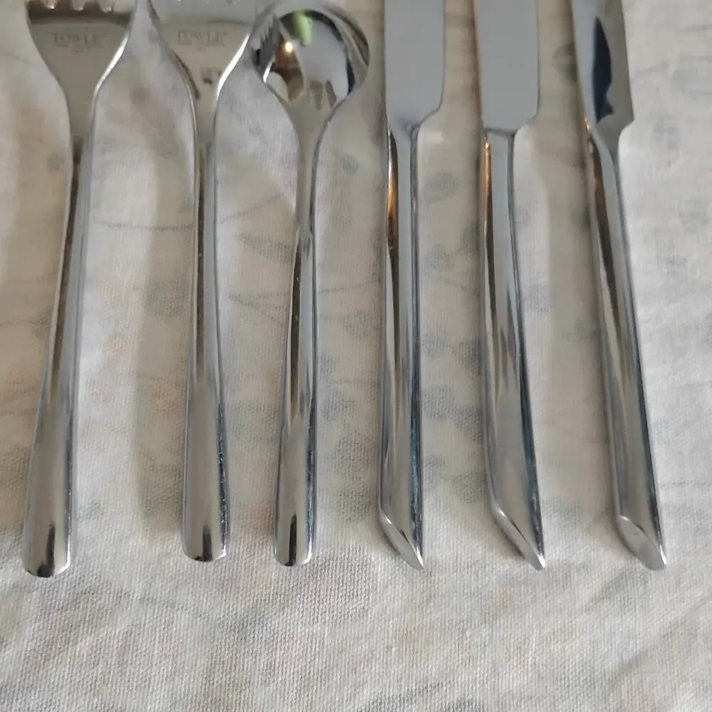 Towle pieces living