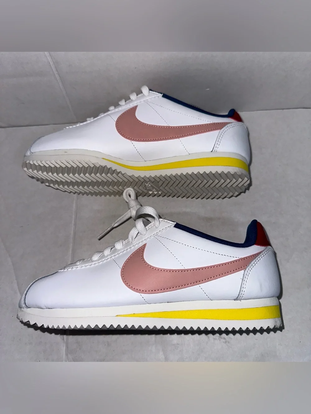 Nike Cortez Classic Shoes Womens Size 6 White Mauve Leather Sneaker 807471-114