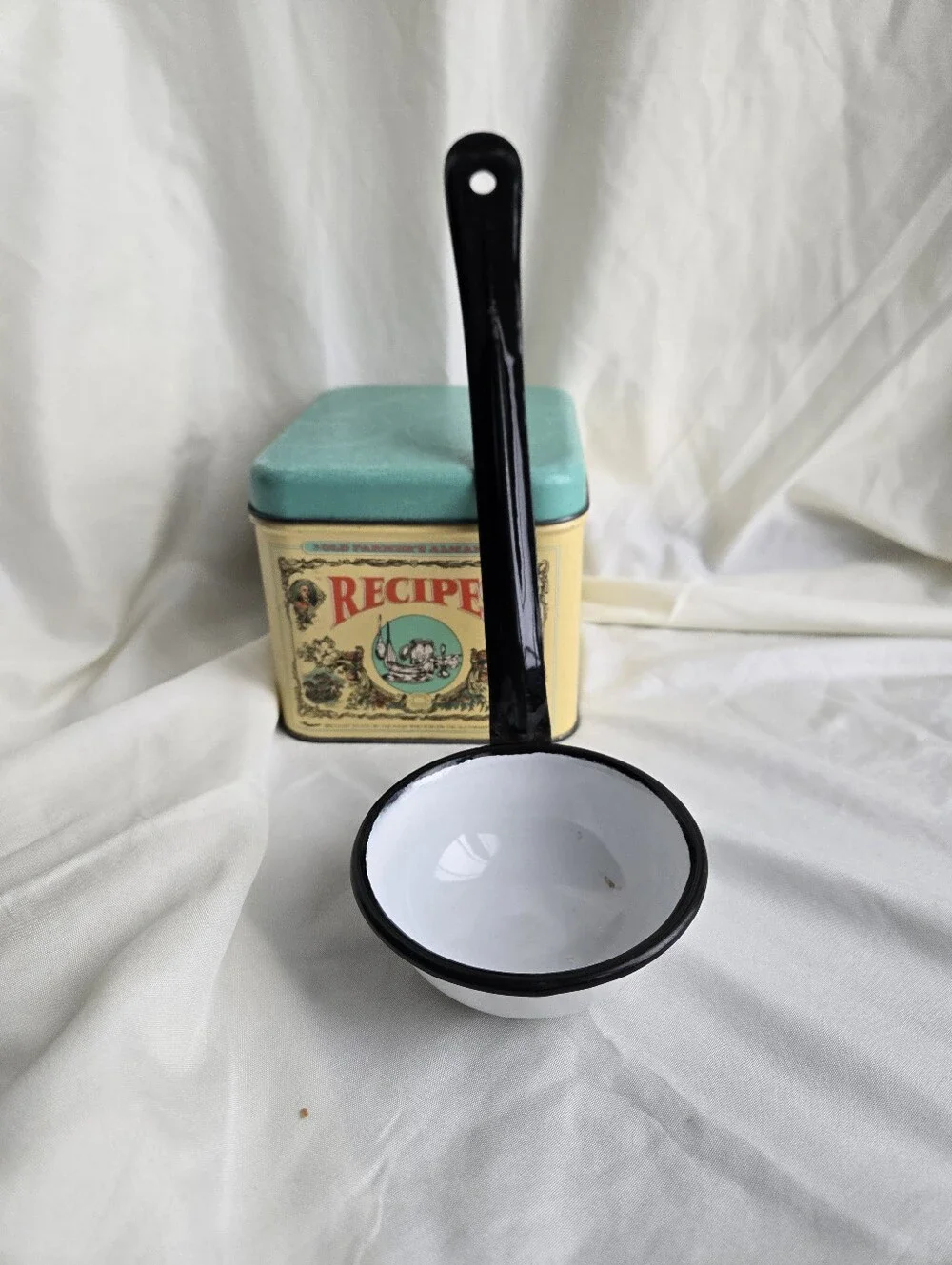 enamel black white