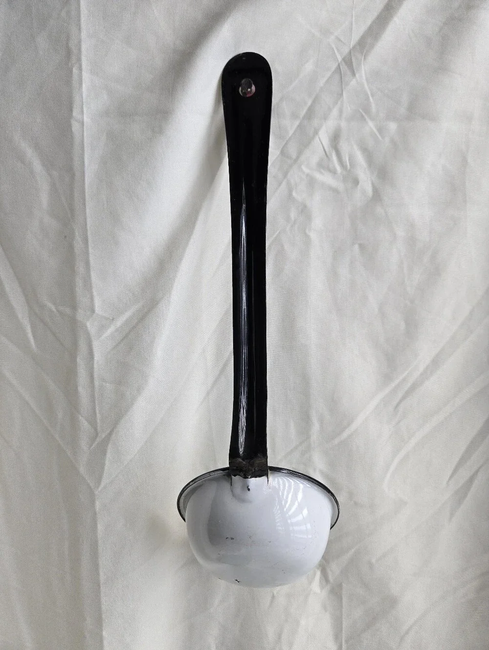 enamel black white
