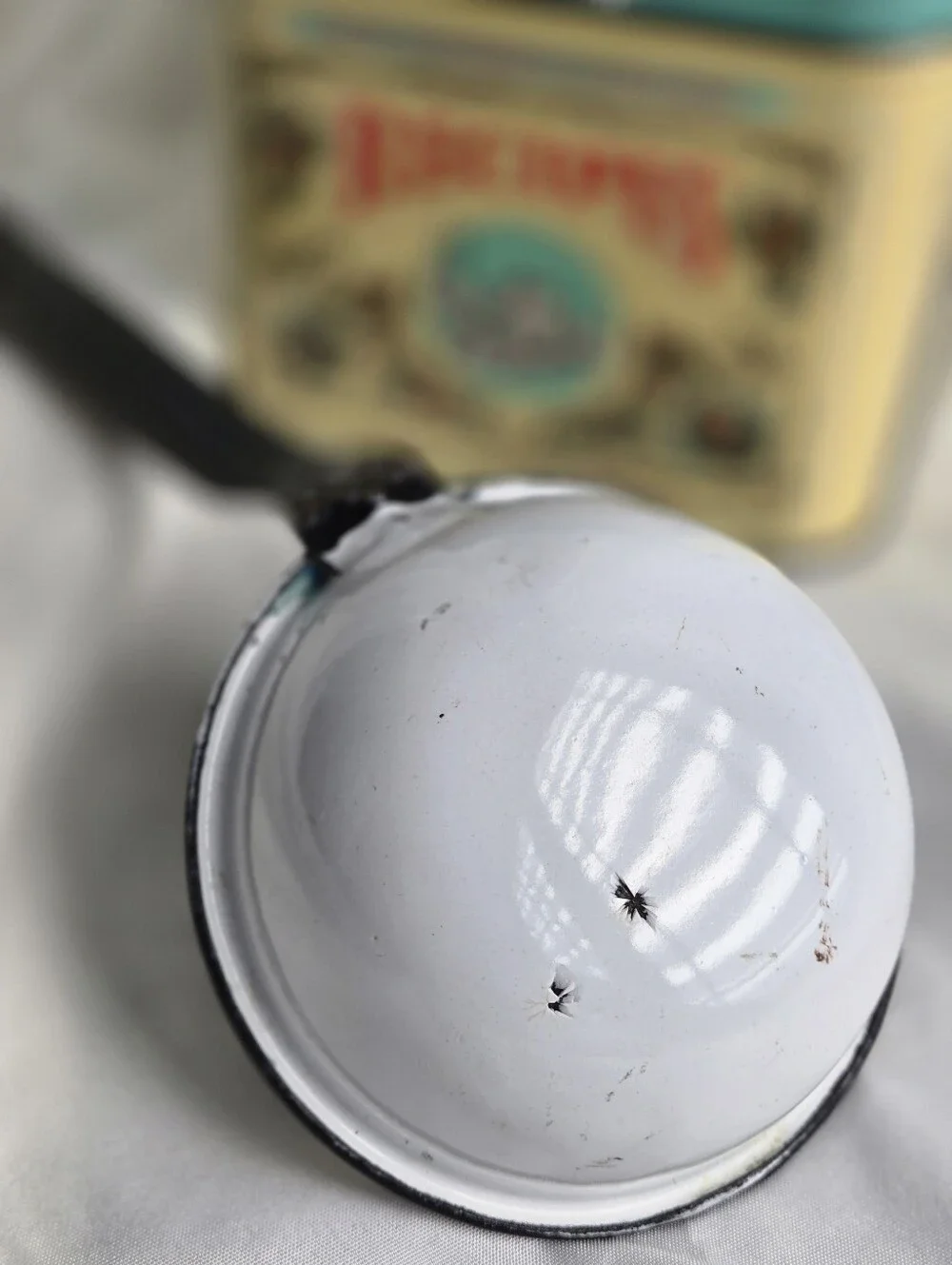 enamel black white