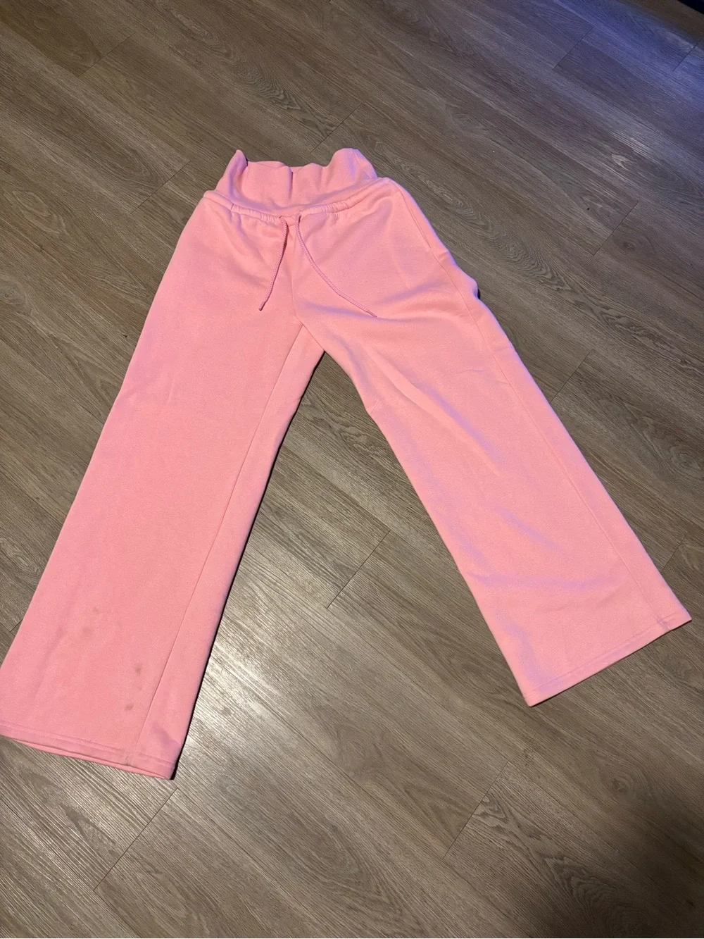 Cropped Pink Hoodie and Matching Sweatpants Set