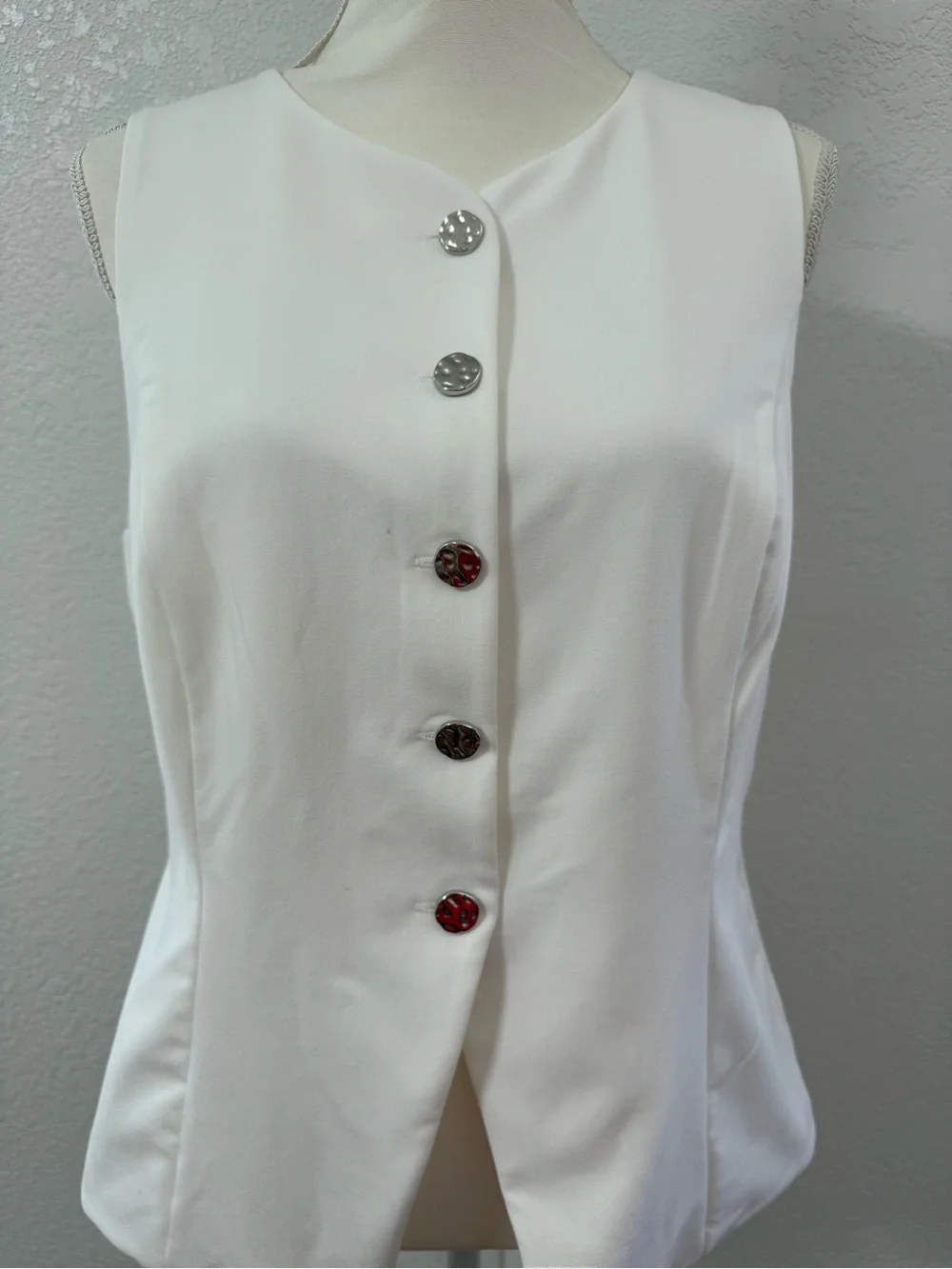 MOA MOA White Woven V-Neck Sleeveless Button Front Vest Women Regular XL