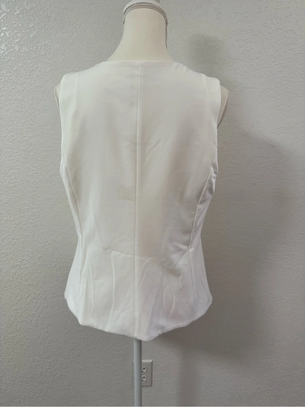 MOA MOA White Woven V-Neck Sleeveless Button Front Vest Women Regular XL