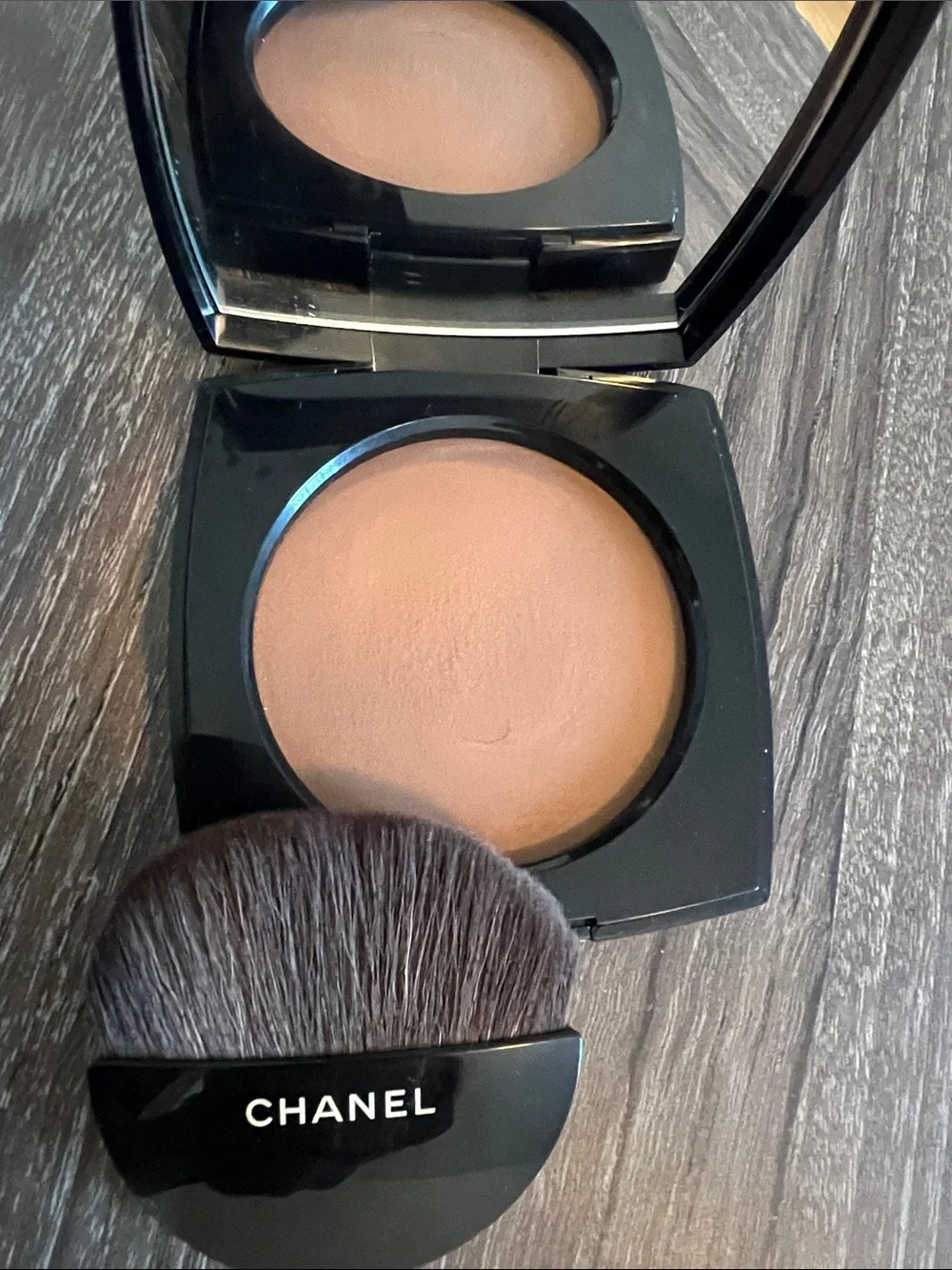 CHANEL finish wear touch