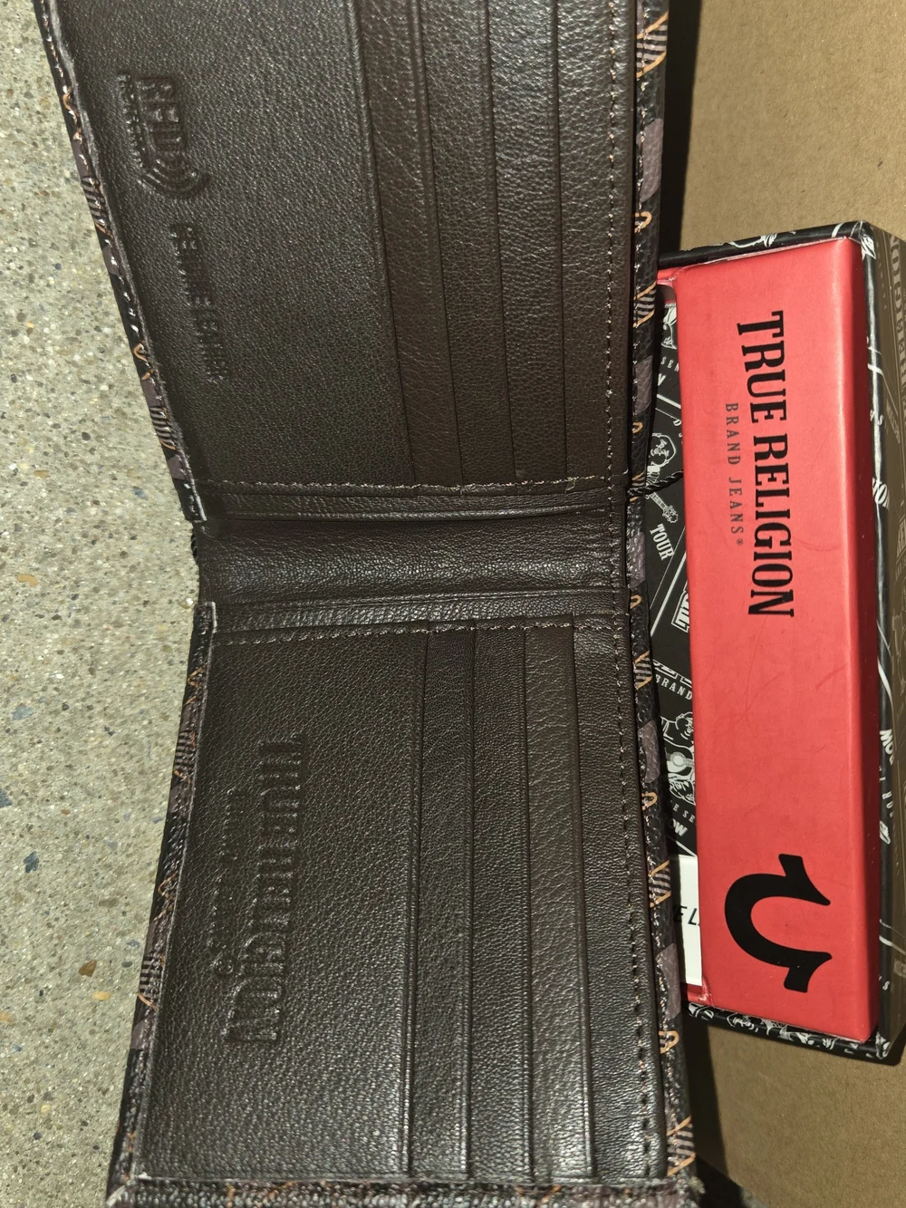 True Religion daily modern holder
