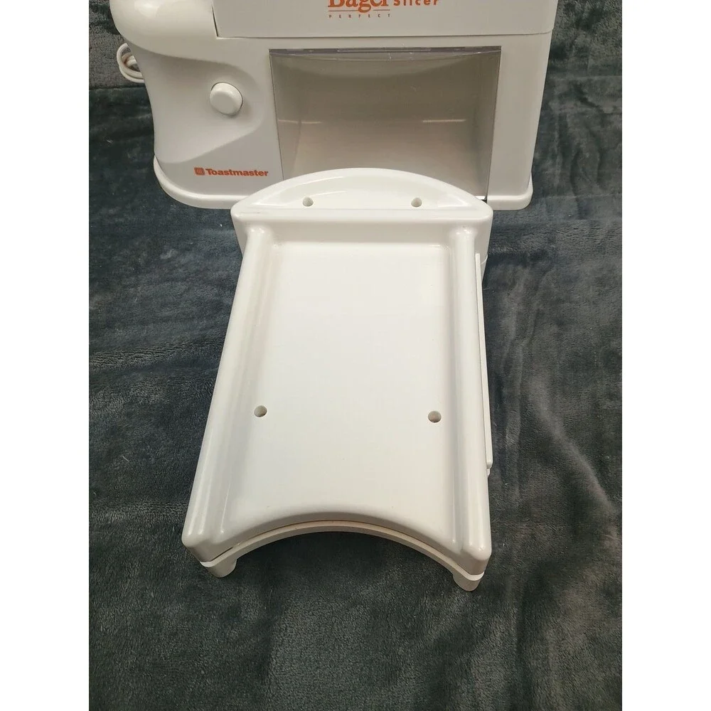 Toastmaster Bagel Perfect Electric Bagel Slicer Model 6125  with Box   Tested