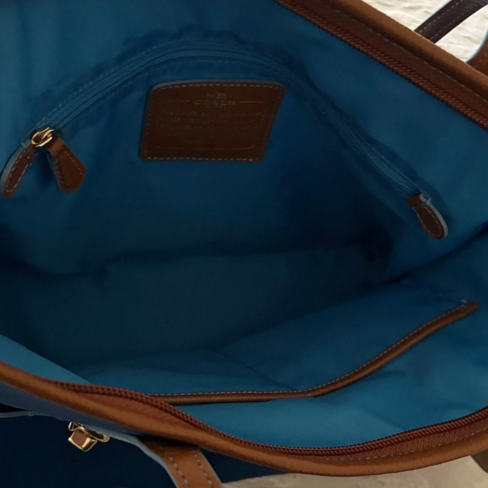 Beautiful BNWOT Coach Blue & Tan Tote Bag (see staun on inside pocket)