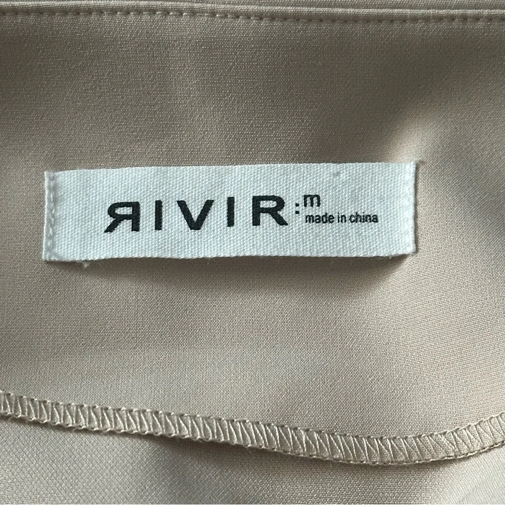 Rivir Women’s Size M Tan Nude Dolman Sleeve Elastic Cropped Shirt Blouse
