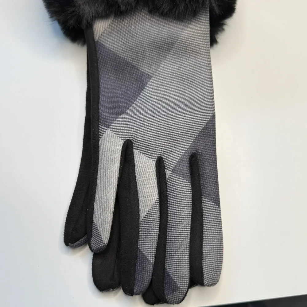Faux Fur‎ Winter Texting Gloves Ladies NWT One Size Black Gray