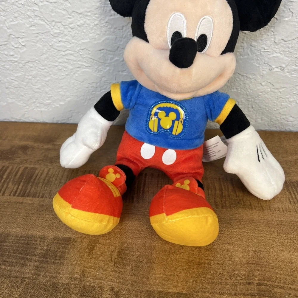 Disney singing mickey