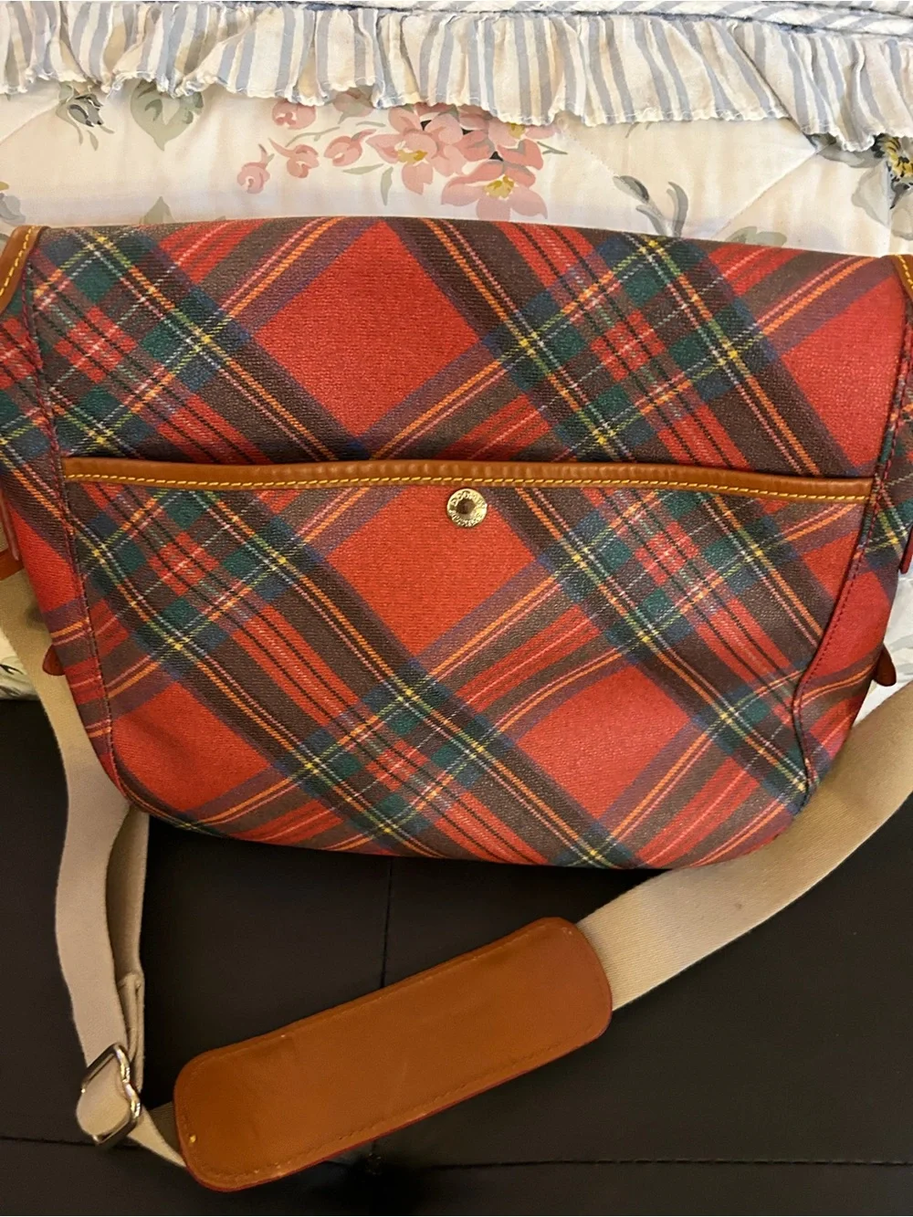 Dooney & Bourke classic dooney