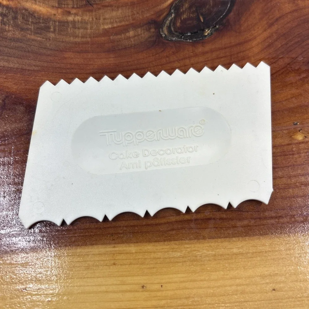 Tupperware Cake‎ Decorator Gadget Frosting Kitchen Tool White EUC