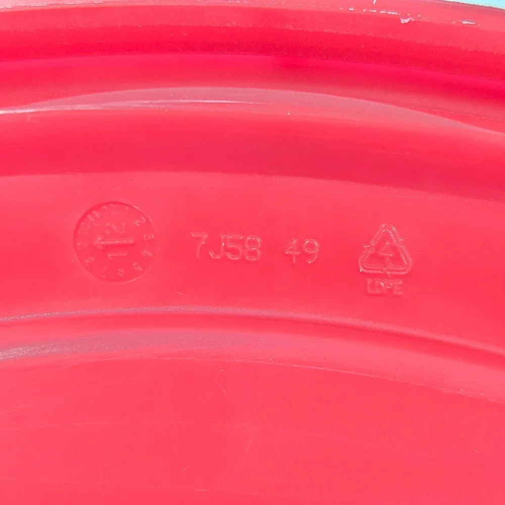 Rubbermaid very red free
