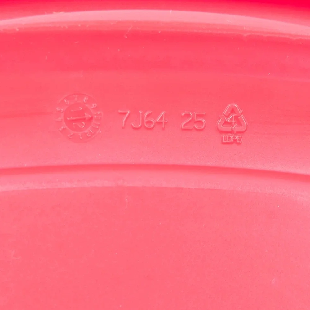 Rubbermaid square seal