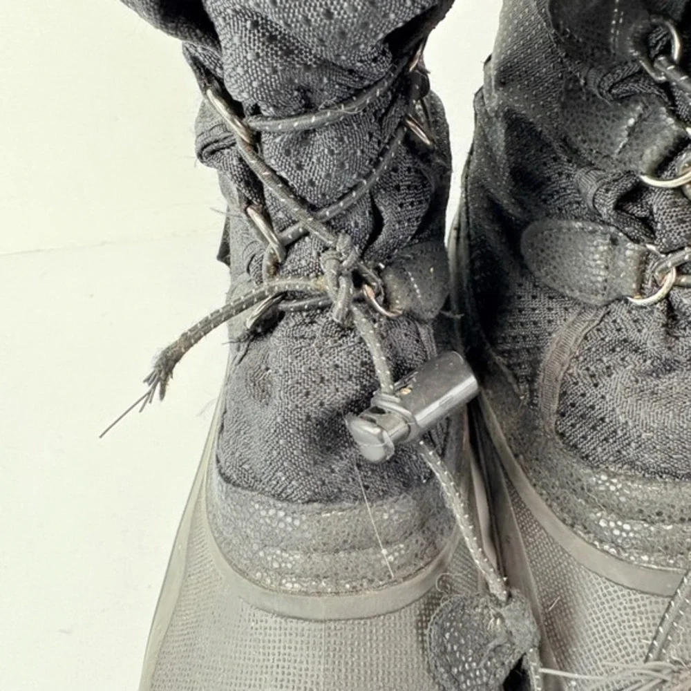 Kamik Big‎ Kids Size 4 Black Winter Snow Boots Faux Fur Lace Up FLAWED