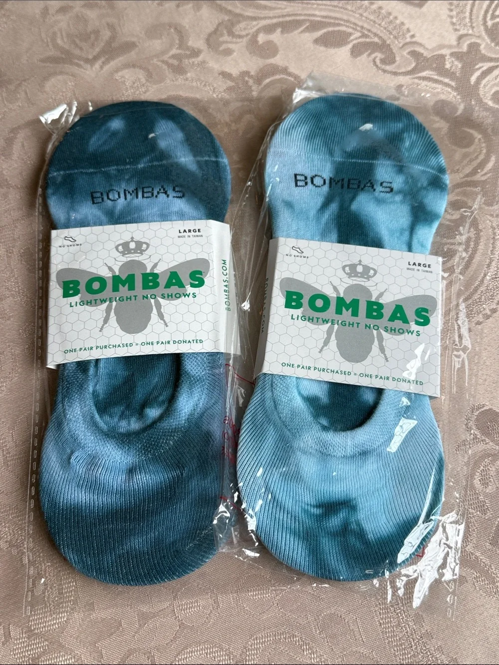 NWT Bombas Unisex Lightweight Tie Dye No Show BLUE Socks Comfy 2-Pack Size Large